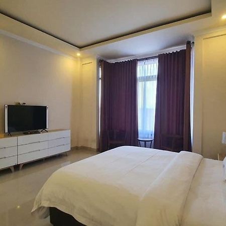 Batununggul Grand Puri Hotel מראה חיצוני תמונה