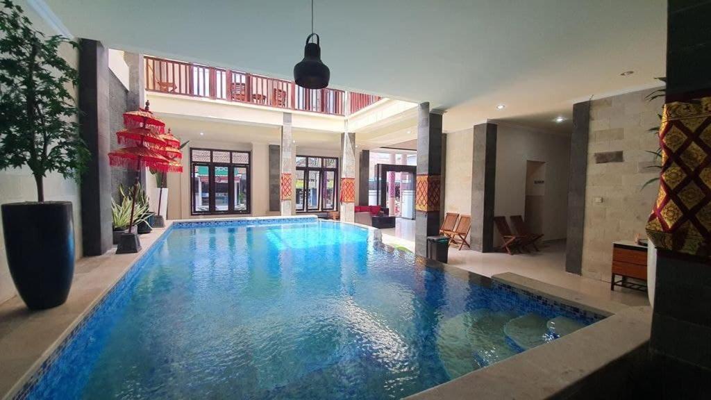 Batununggul Grand Puri Hotel מראה חיצוני תמונה