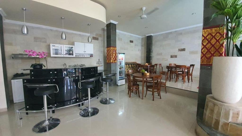Batununggul Grand Puri Hotel מראה חיצוני תמונה