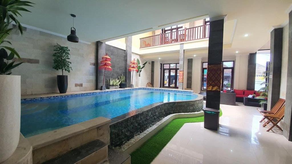 Batununggul Grand Puri Hotel מראה חיצוני תמונה